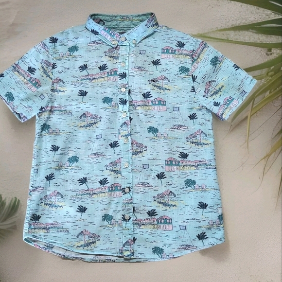 Vineyard Vines Other - Vineyard Vines Island Scene Short Sleeve Whale Shirt Size L Color Light blue